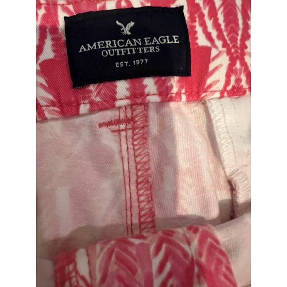 American Eagle Outfitters Women’s MIDI Stretch Shorts Size 10 Pink Aztec - Picture 8 of 9